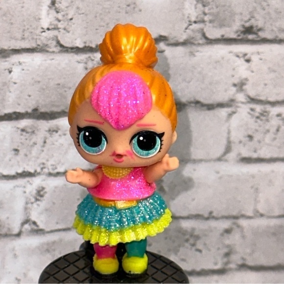 L.O.L. Surprise! LOL Surprise NEON QT Doll Bottle Sunglasses Necklace - Picture 2 of 9